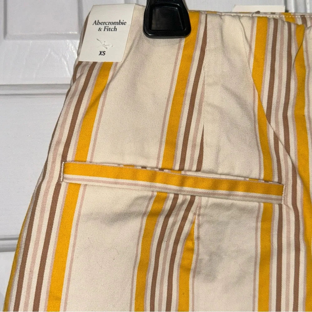 Abercrombie and Fitch yellow beige striped cotton high rise shorts XS NWT